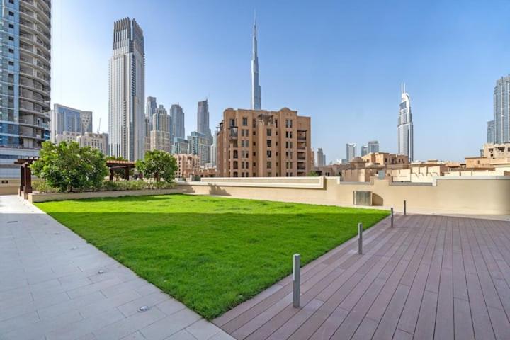 Burj Khalifa View - 2Br And Maid - Downtown Lägenhet Dubai Exteriör bild